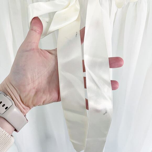 Eyeful by the Flaums Vintage White Peignoir Sheer Robe with Bow Detail - Picture 4 of 8